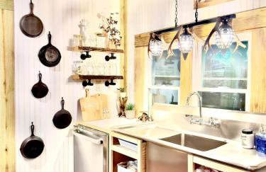 King Suite & Bunkhouse - Deer Camp - WiFi - Grill - Foto 5