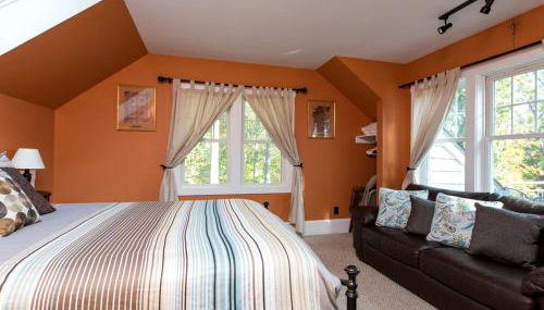 Deluxe Cottage Rental on a 100-Acre Farm on the Shenandoah River, Virginia - Photo 4