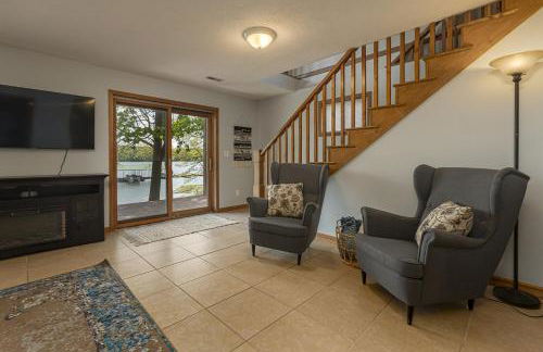 Upscale Lakefront Home w Dock & Kayaks - Photo 28