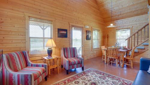 Lakefront Columbia Cabin with Porch and Shared Dock - Foto 4