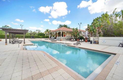 Vibrant 4BR Family Townhome 1 mile from Disney World and Disney Springs - Photo 33