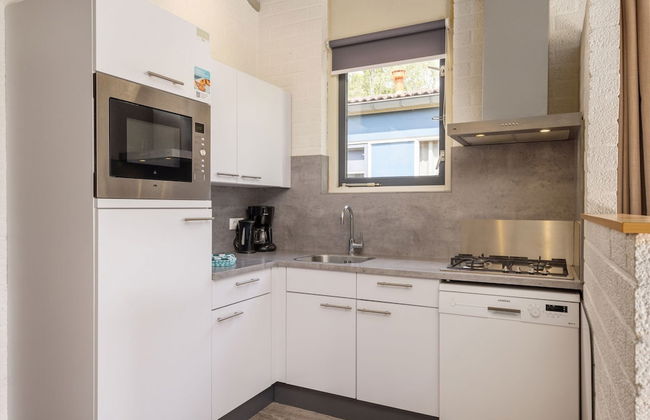 Restyled Bungalow with Dishwasher near Nature Reserve - Photo 5