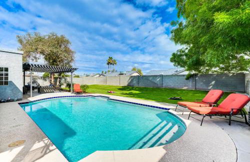 Near Spring Training! Peoria Gem with Pool and Hot Tub - Foto 30