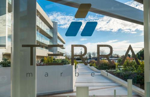 Newly Built 3 BDRM Luxury Apt Close to the Beach - Photo 47