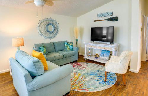 Pool Access, Walk to Beach! Cozy Jensen Beach Home - Photo 1