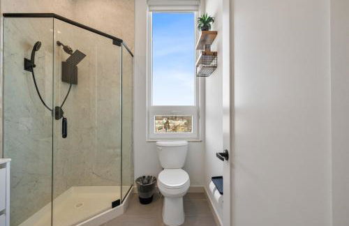 2BR, King Bd, Free Prkn, Gym, NYC View, 8min Train - Foto 27