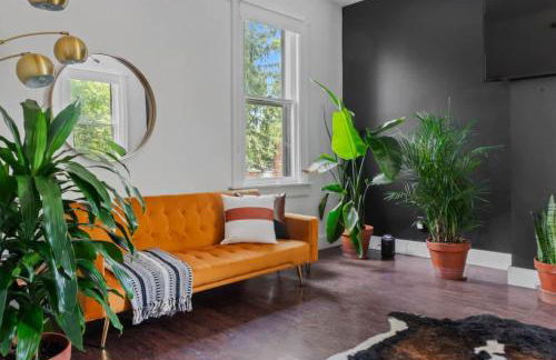 Jungle House Chillicothe Sleeps 24 Downtown Ohio Free Parking - Walk to Historic District - 5BR Luxury Home - Pet Friendly - King Beds - Over 5,800 Five Star Stays - Foto 4