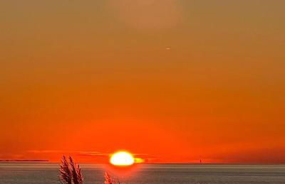 Waterfront Designer Retreat! Stunning Sunsets! Less than 5 minutes to the beach! - Foto 20