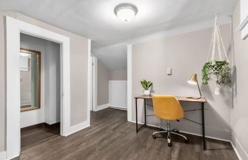 Roomy Central Hub, Games, Fire Pit & Downtown Fun - Foto 16