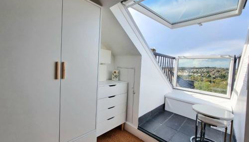 West Hill Retreat Seaview Balcony Loft Apartment & Free Offstreet Parking - Foto 4, wardrobe