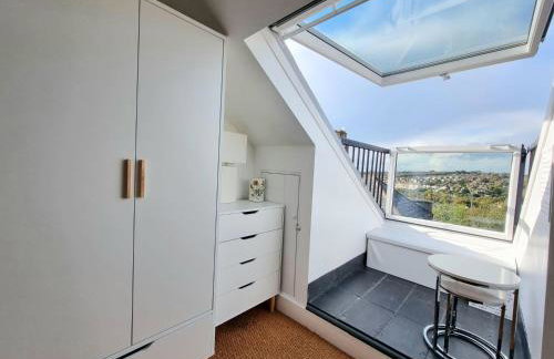West Hill Retreat Seaview Balcony Loft Apartment & Free Offstreet Parking - Foto 4