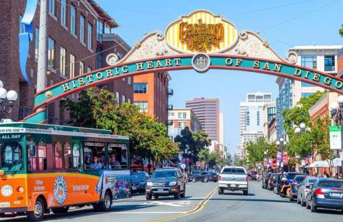 Luxury NEW Residence with Private Rooftop, Downtown in minutes - Foto 28