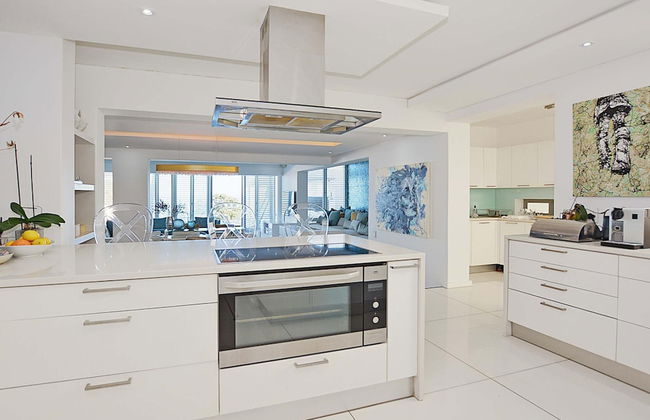 Villa Bleu Blanc in Camps Bay With Pool and Views - Foto 10