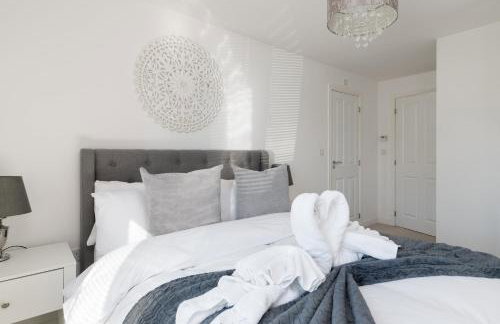 Comfortable 2-Bed Home with Parking & Fast Wi-Fi! - Photo 22