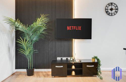 Sophisticated & Stylish Flat near Manchester Airport - Sleeps 9 - Foto 27