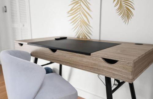 Stunning 4BR Oasis with Pool, 14 minutes to the Ocean - Foto 6