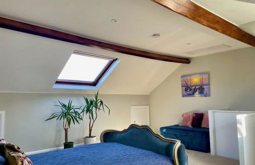 Gorgeous 4 bedroom Townhouse - Photo 3