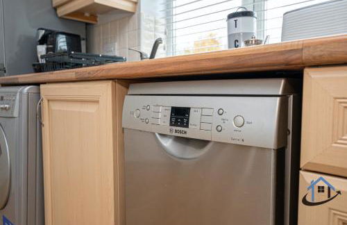 Garfield House, 3 bed house, sleeps 7, Nr Rushden Lakes, allocated parking, corporates welcome - Foto 26