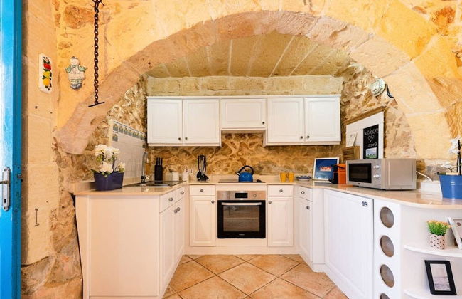 A Stunning Gozo Farmhouse With a Large Pool - Foto 18