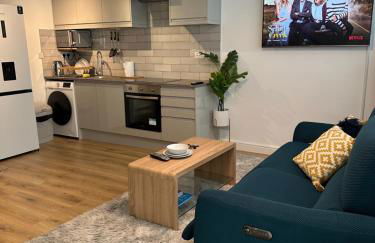 Dartford Luxurious House with Parking - Netflix - Wi-Fi - Photo 12