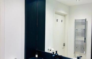 Luxury Corner Apartment by Cambridge Station with Free Allocated Underground Parking & Flexible Beds - Foto 7