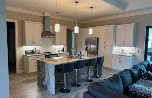 Brand New Luxury 4 bedroom heated pool home - Foto 6