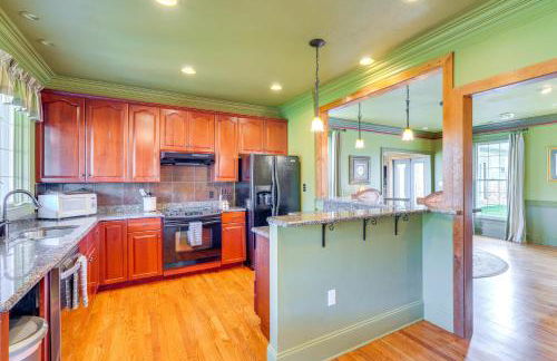 Private Hot Tub Bays View Lodge in Kingsport! - Foto 12