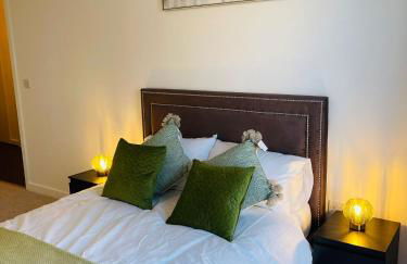 Deluxe 2-Bedroom Home Away - Photo 5