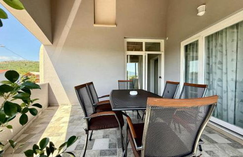 Lovely Apartment In Katuni With Wifi - Foto 2