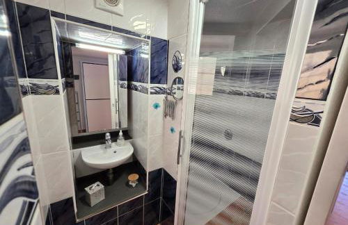 Grand Studio aux Salins - climatisation - terrasse - 90m de la mer - Foto 13