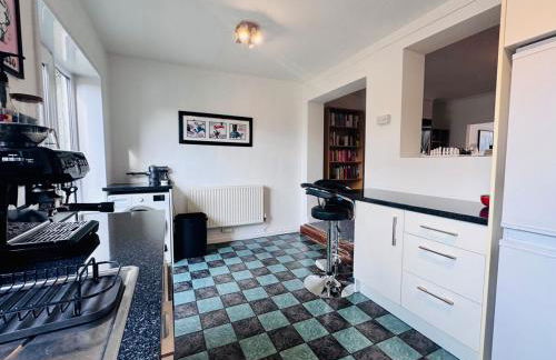 2 Beds, Entire Home, Spacious Bedrooms, Garden - Photo 10