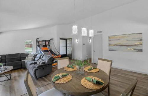 Stylish Retreat, Large Pool! Pet & Family Friendly - Foto 11