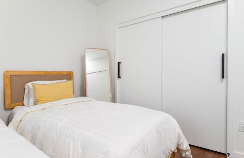 Back-Bay 2BR Condo w Roof top Gym Parking - Foto 47