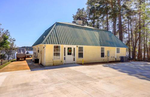 Dock and Fire Pit Stunning Lake Sinclair Home! - Foto 35