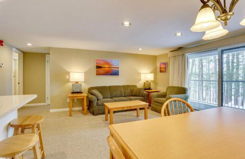 All-Season Lake Wallenpaupack Condo with Views - Foto 5