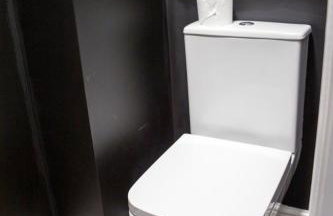 6 BR 3 Bath Spacious Tudor House & Free Parking - Foto 36