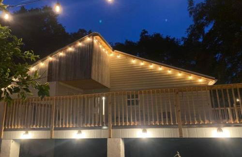 Resort Like house, 4 bedrooms, 3 bathrooms - Photo 1