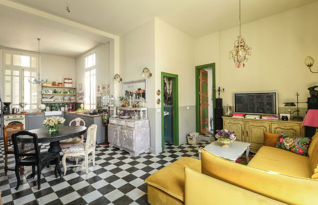 Elegant 1BR Apt w Balcony in the City - Photo 25