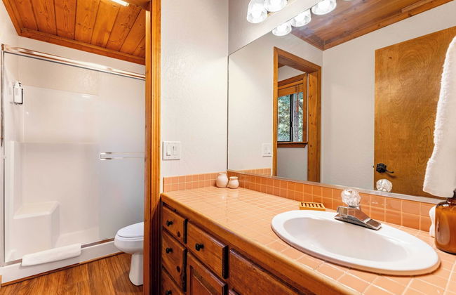 Whiskey Springs by Avantstay Classic Cabin Near Tahoe Donner Ski Area! - Foto 19
