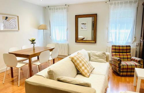 Cálido y acogedor en el centro de Burgos con Parking privado - Foto 5