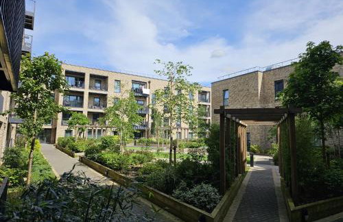 Luxury 1-Bed Apartment with balcony & Free parking - Photo 17