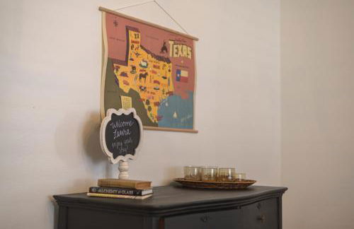 Restored 1930s Uptown Bungalow 2 min to Magnolia Silos - Photo 16