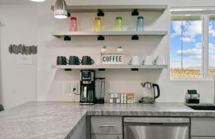 Desert Villa - EV, Hot Tub, Grill, Bar, Games, RV Parking in Twentynine Palms Downtown - Foto 19