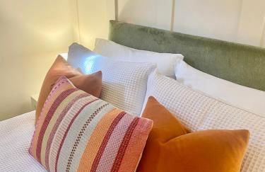 Boutique Chapel Apartment within City Walls - Photo 12