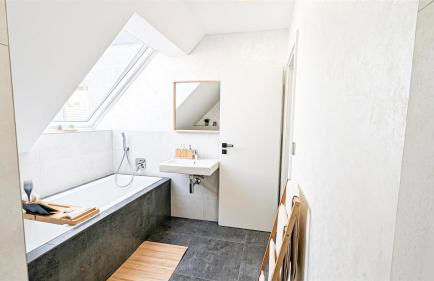 ALFA Stuttgart Doppelzimmer Teeküche Porsche Bosch l Gemeinschaftsbad WIFI SmartTV l Double room with kitchenette and shared bathroom BS21A9 - Foto 10