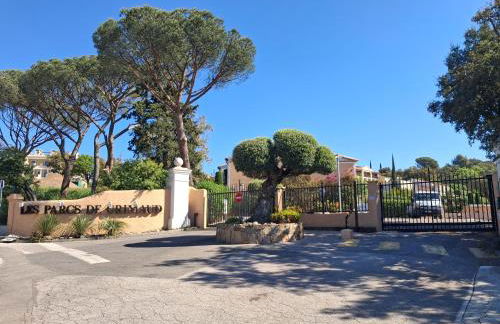 Joli appartement Les Parcs de Grimaud - Piscine - Foto 19