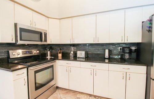 Elegant 3BR 2BA Private Pool Home - Foto 29