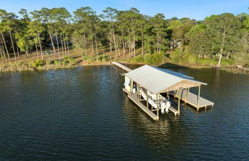 Secluded Waterfront Retreat for 23 - Dock Pets OK - Photo 8