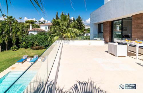 Remarkable 5-BDRM Villa - Heated POOL & GYM - Photo 37