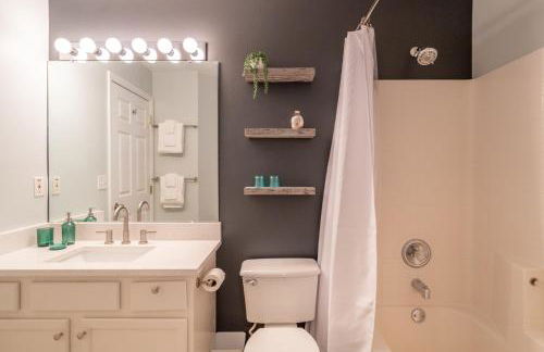 Stylish Villa Retreat with Pool - Photo 32